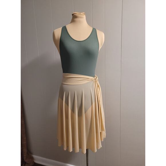 Capezio Women's Size Medium Green Racerback Leotard Bodysuit - Picture 5 of 11